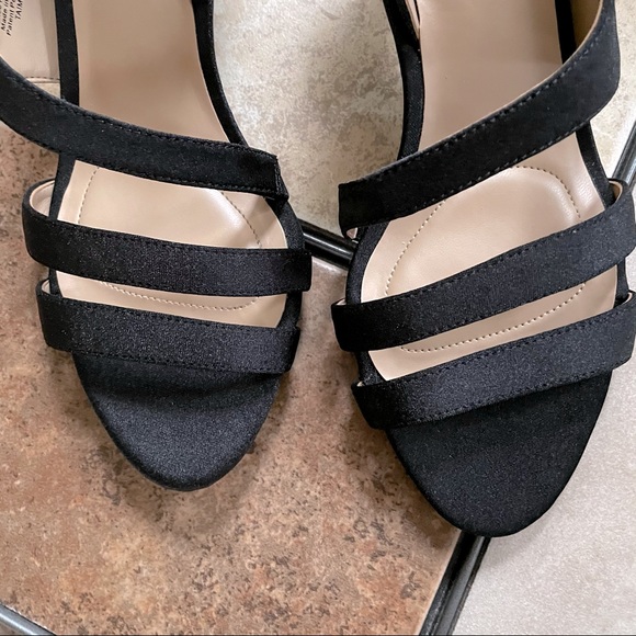 Naturalizer Taimi Black Fabric Sandals - Picture 2 of 9